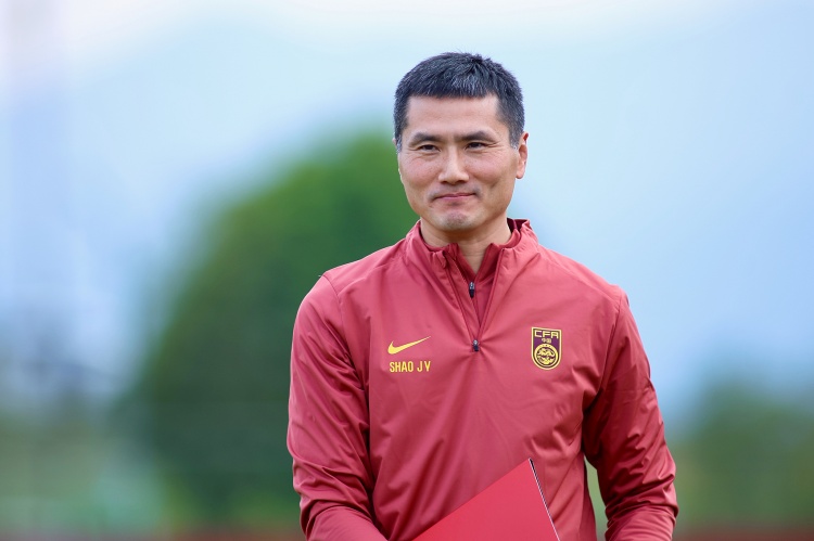 开云体育app-北青：国足集训期间三点一线，教练组每天给球队开短会，上视频课