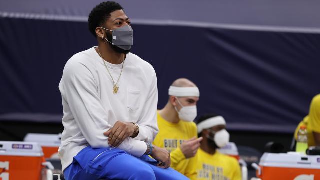 开云电子-浓眉伤停却有新角色 场边积极发声宛若球队助教